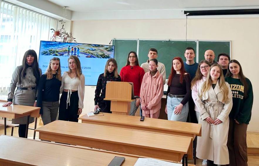 Спільне фото на згадку про Всесвітній день метеорології в ТНПУ